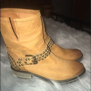 Steve Madden soft leather ankle boots NEW